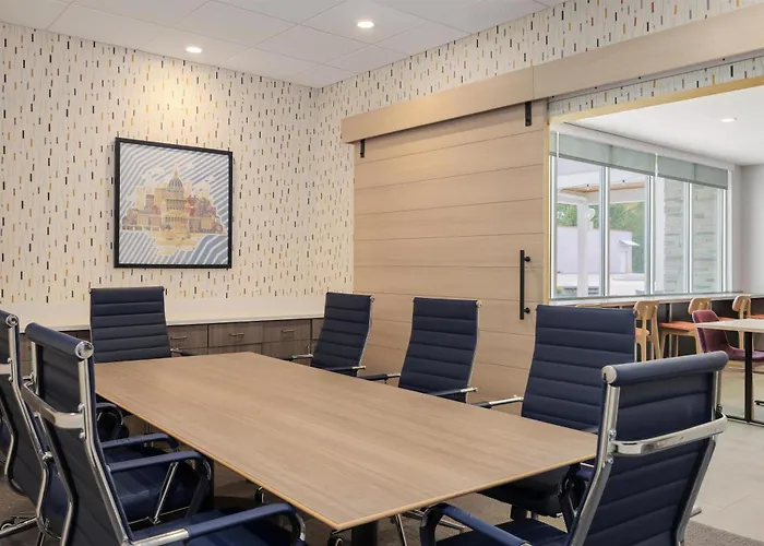 Home2 By Hilton 3* Springfield